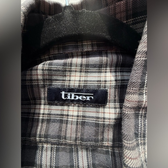 Izod Men's Brown Plaid Casual Button-Down Shirt - Picture 4 of 5